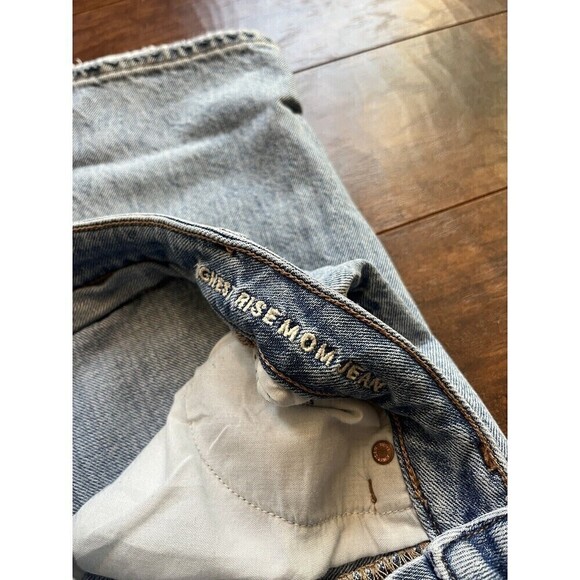 American Eagle Highest Rise Mom Jean Distressed Light Wash Size 2 - Picture 3 of 8